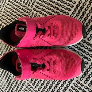 Hot pink size 12 Nike girls shoes